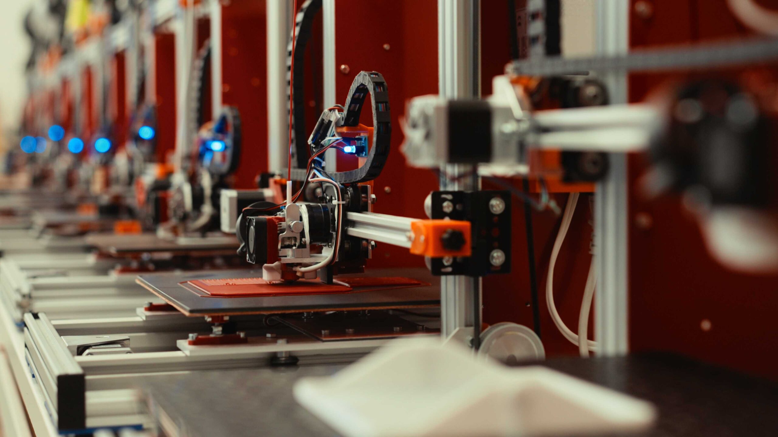 Række af 3D-printere hos Qutron